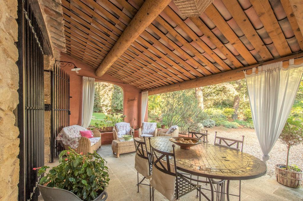 Bed and Breakfast Mas de Foncaudette Lourmarin Esterno foto