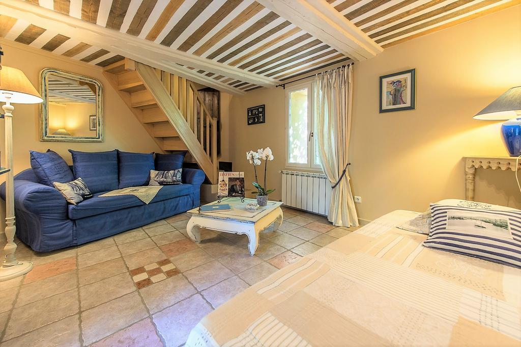 Bed and Breakfast Mas de Foncaudette Lourmarin Esterno foto