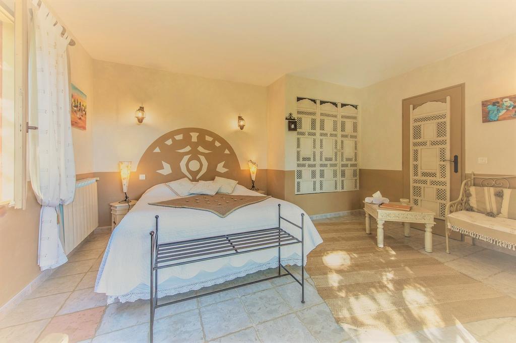 Bed and Breakfast Mas de Foncaudette Lourmarin Esterno foto